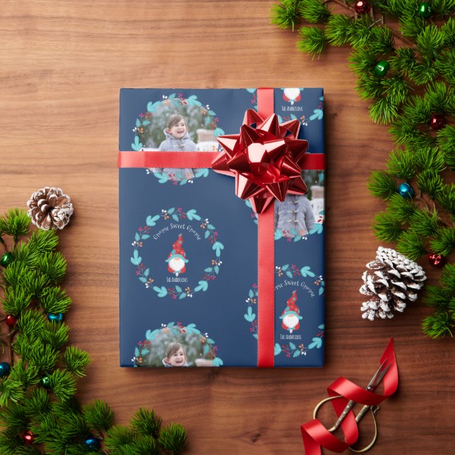 Papier Cadeau Gnome Sweet Gnome Floral Wreath Blue Photo personn (Cadeau de vacances)