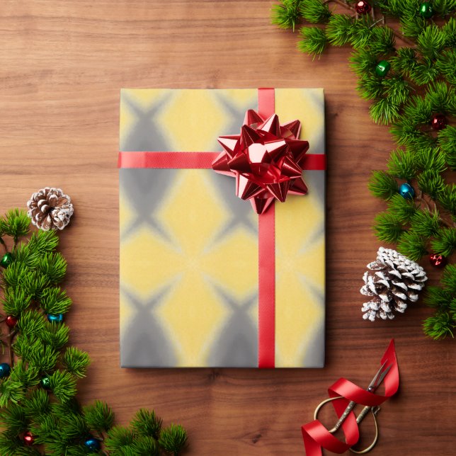 Papier Cadeau Grey diamond motifs on yellow wrapping paper (Cadeau de vacances)