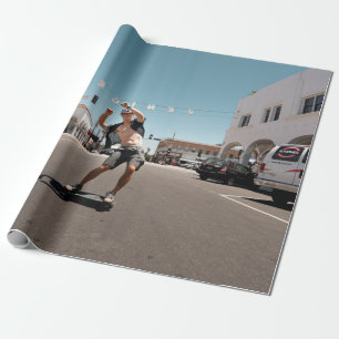 Papier Cadeau Homme jouant au skateboard