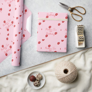 Papier Cadeau Joyeux anniversaire au rouge à lèvres rouge écrit 