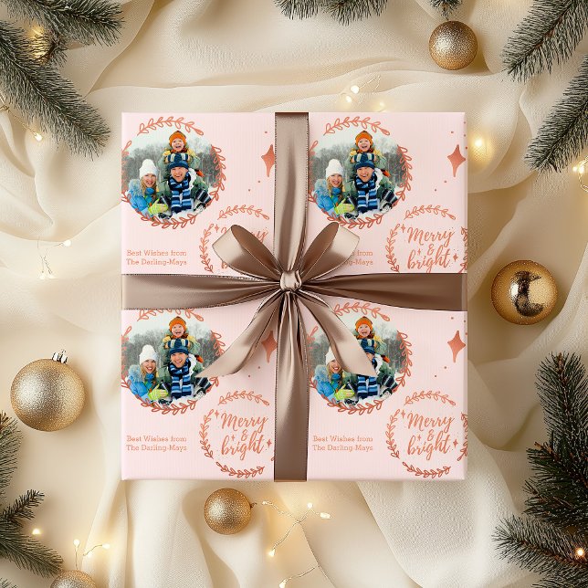 Papier Cadeau Joyeux et lumineux Photo personnalisée rose et or  (Photo christmas wrapping paper - Merry & Bright)