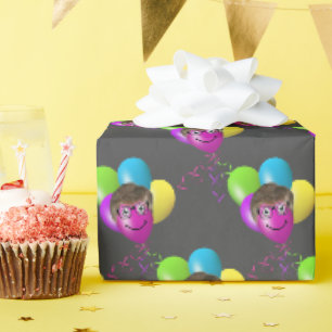 Papier Cadeau Le visage de l'homme sur le ballon d'anniversaire
