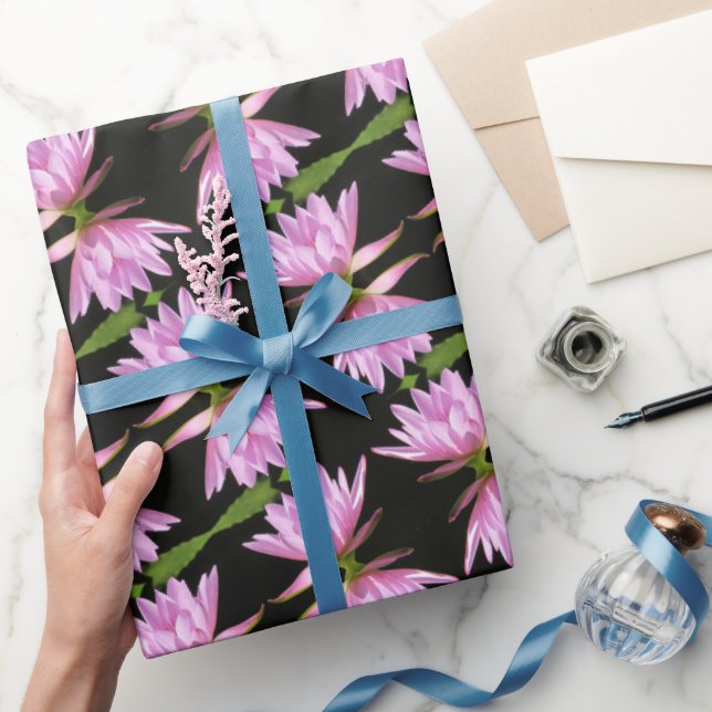 Papier Cadeau Lit d'eau rose avec noir et vert - Floral (Cadeaux)