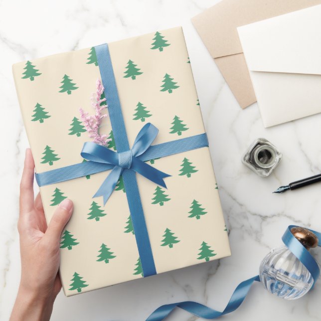 Papier Cadeau Moderne Simple Petits arbres de Noël verts sur le  (Cadeaux)