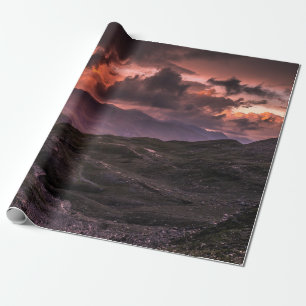 PAPIER CADEAU MONTAGNES GRIS ET NOIRES SOUS LE CIEL NUAGE DURANT
