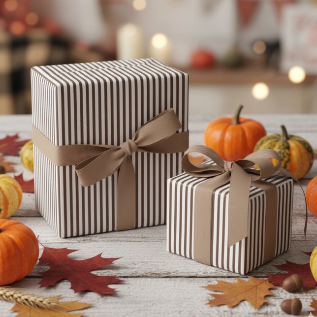 Papier Cadeau Motif Brown clair et blanc (Light Brown Burgundy Wrapping Paper. Trendy Light Brown Blue & White Chic Stripes Pattern for Autumn)