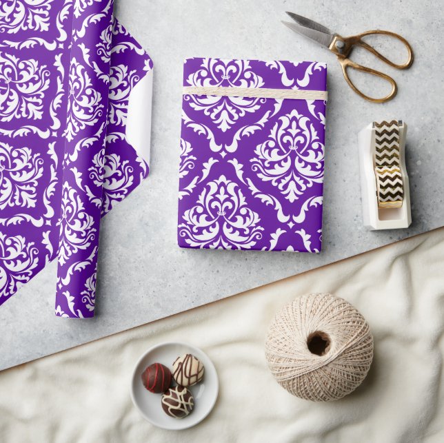Papier Cadeau Motif damassé blanc sur emballage pourpre (Artisanat)