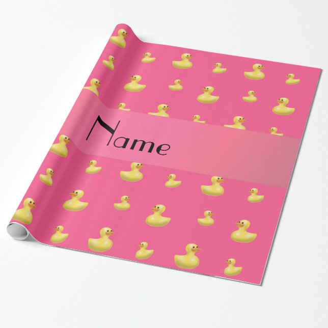 Papier Cadeau motif de canard en caoutchouc rose de nom personna (Déroulé)