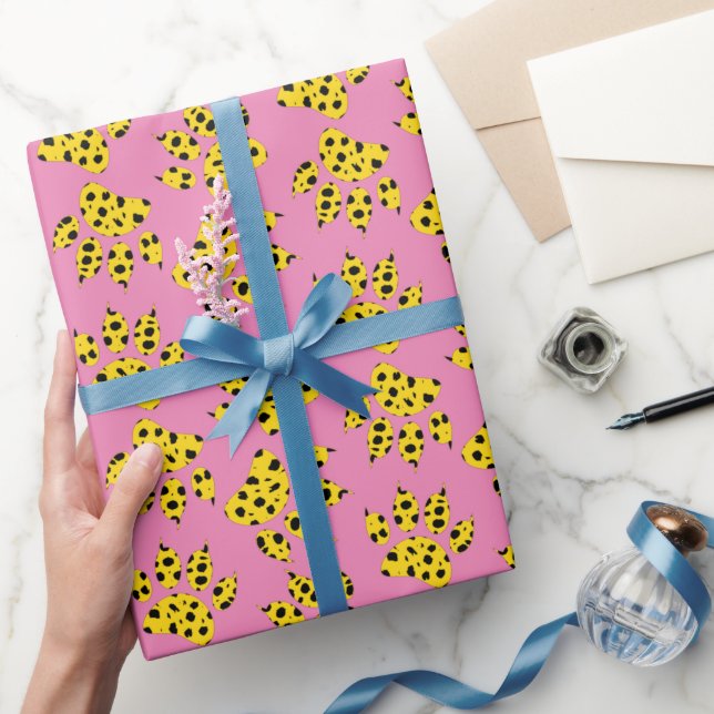 Papier Cadeau Motif Empreinte de patte Cheetah sur rose (Cadeaux)
