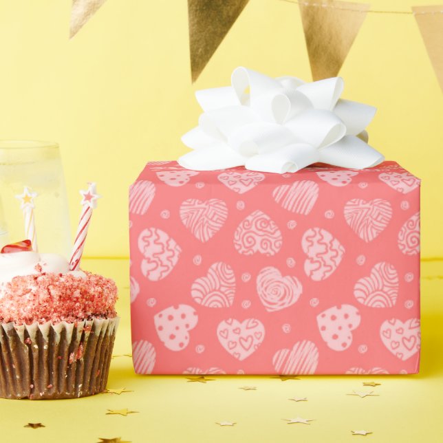 Papier Cadeau Motif Romantique de Cœurs et de Roses sur Fond Ros (Fête d'anniversaire)