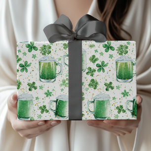 Papier Cadeau Mugs élégants verts pour bière et trèfles blancs