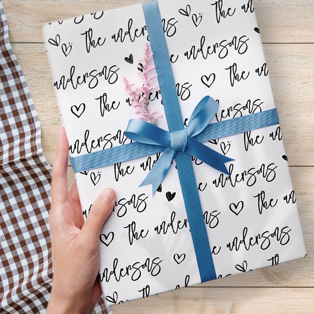Papier Cadeau Noir et blanc Votre nom de famille Coeurs Motif (Créateur téléchargé)