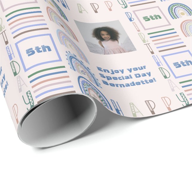 Papier Cadeau Nom Âge Sentiment Boho Arc-en-ciel rose bleu vert (Coin rond)