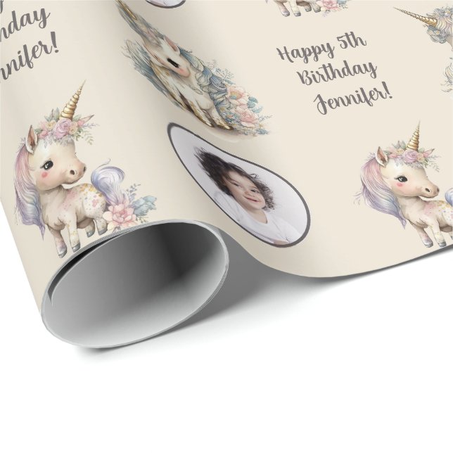 Papier Cadeau Nom personnalisé Age Photo Unicorne Anniversaire (Coin rond)