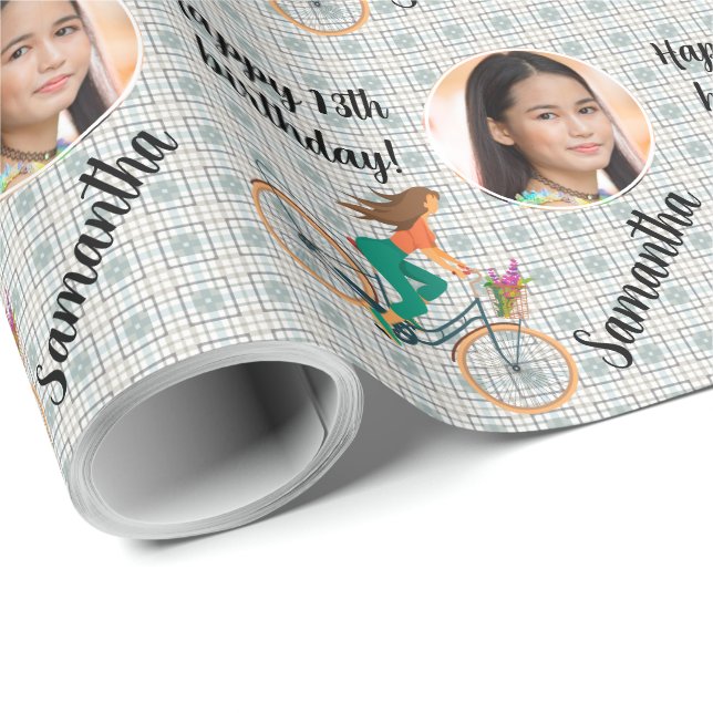 Papier Cadeau Nom personnalisé Photo Age Girl sur Pedal Bike (Coin rond)