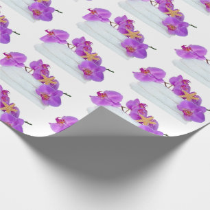 Papier Cadeau orchidées roses sur serviettes blanches avec étoil