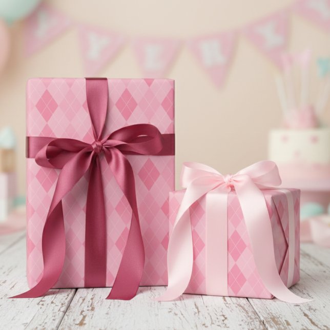 Papier Cadeau Petit Jacquard rose Fille Motif diamant (Cute Girly Pink Argyle Wrapping Paper 4 Girl Baby Shower & Birthday. Pink Diamonds Patterned Design)