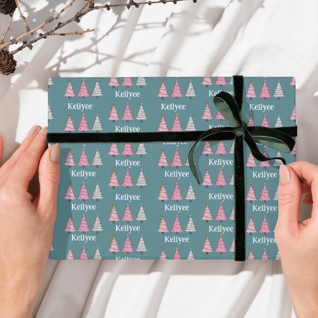 Papier Cadeau Pink and green Nom personnel sapins de Noël (Créateur téléchargé)