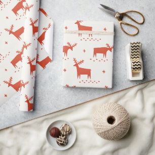 Papier Cadeau Rennes de Noël. Motif d'animaux des bois rouges
