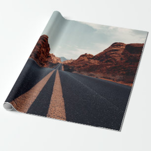 PAPIER CADEAU ROUTE NOIRE ASPHALTE ENTRE LA FORMATION BROWN DE R