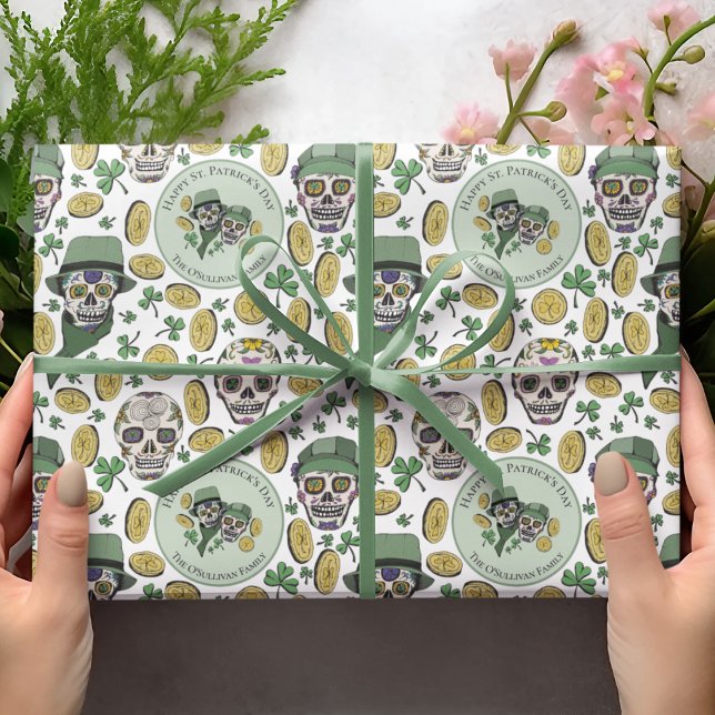 Papier Cadeau St Patrick's Day Irlandais Crâne à sucre personnal (Custom St Patrick's Hand-Drawn Design in Black Ink. Irish Sugar Skulls Dressed in Hats & Scarves. )
