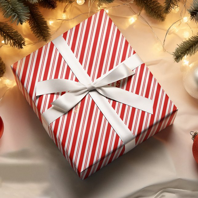Papier Cadeau Sucre de canne de Noël personnalisé Red Stripes Go (Custom Christmas Candy Cane Red Stripes Gold Text Wrapping Paper)