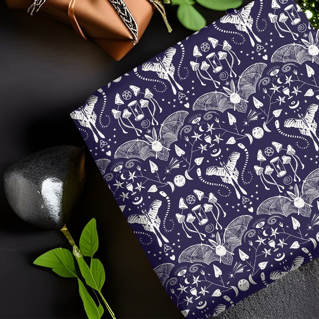 Papier Cadeau Symboles de Whimsy de la cuisine païenne de chauve (Whimsigothic pagan birthday wrapping paper with bat, moth, occult symbols.  Witchy Halloween whimsy.)
