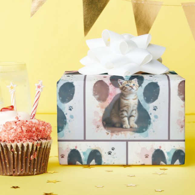 Papier Cadeau Tabby Kitten dans un Empreinte de patte aquarelle (Fête d'anniversaire)