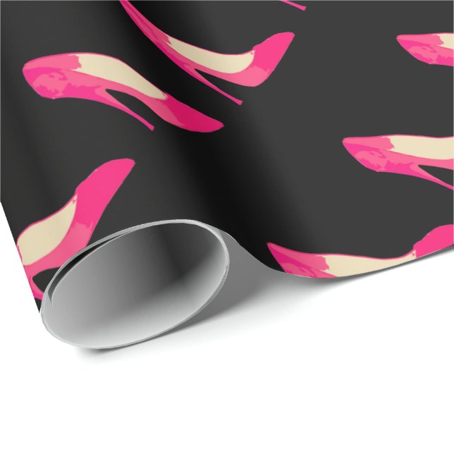 Papier Cadeau Talons roses sur le papier d'emballage noir (Coin rond)