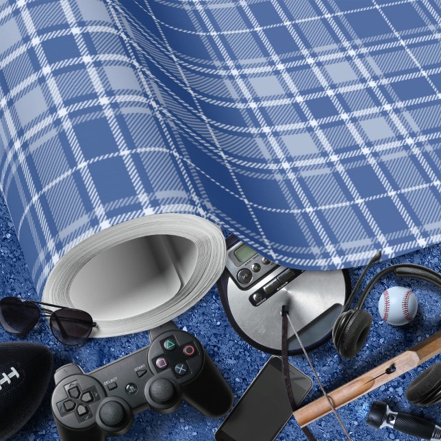 Papier Cadeau Tartan - bleu marine à bleu clair et bleu moyen (Tartan - Navy blue to Light and Medium Blue Wrapping Paper by Leapfroglisics Shop)