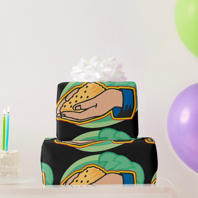 Papier Cadeau Tenir Le Maïs Dans Le Papier D'Enveloppement À La  (Créateur téléchargé)