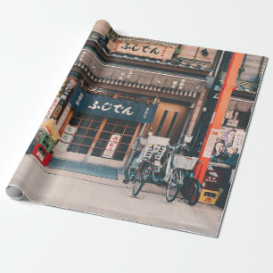 PAPIER CADEAU TROIS BICYCLETTES PARKÉES DEVANT L'ÉDIFICE