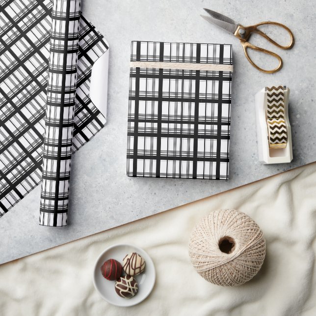 Papier Cadeau Vacances en Tartan noir et blanc moderne (Artisanat)