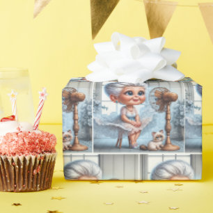 Papier Cadeau Vieille Dame Se Rafraîchissant Devant un Ventilate