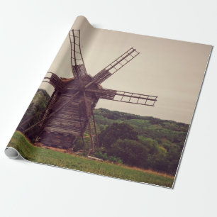 Papier Cadeau Vieux moulin à vent. Paysage d'automne. Ukrainearc