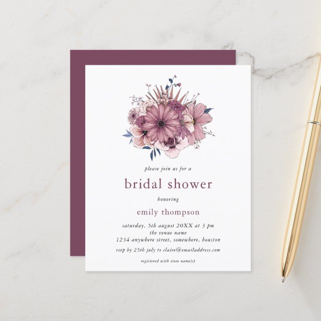 Papier Invitation à la douche nuptiale de fleurs violette (Devant/Arrière en situation)