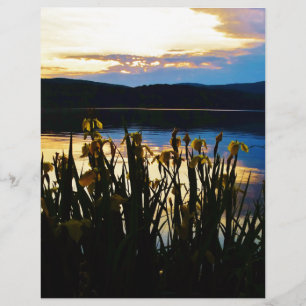 Papier Iris jaunes sur la rive du lac Arrowhead