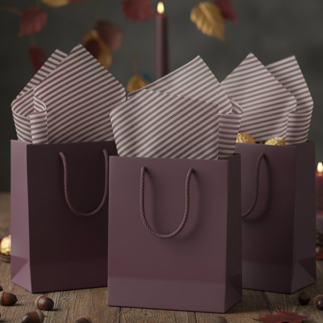 Papier Mousseline Elégant gris Taupe et prune Halloween foncé rayé (Elegant Plum Purple and Taupe Gray Pinstriped Tissue Paper. Chic Simple Pattern of Thin Stripes. )