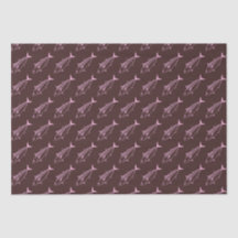 Poisson Bonito mignon en rose pastel sur marron pr
