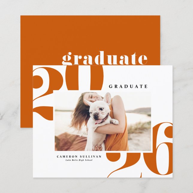 Papier Orange 2025 Bold Typographie Graduation Invitation (Devant / Derrière)