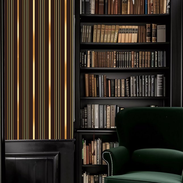Papier Peint Dark Academia Brown et Gold Stried (Dark Academia Brown and Gold Striped Wallpaper in a library.)