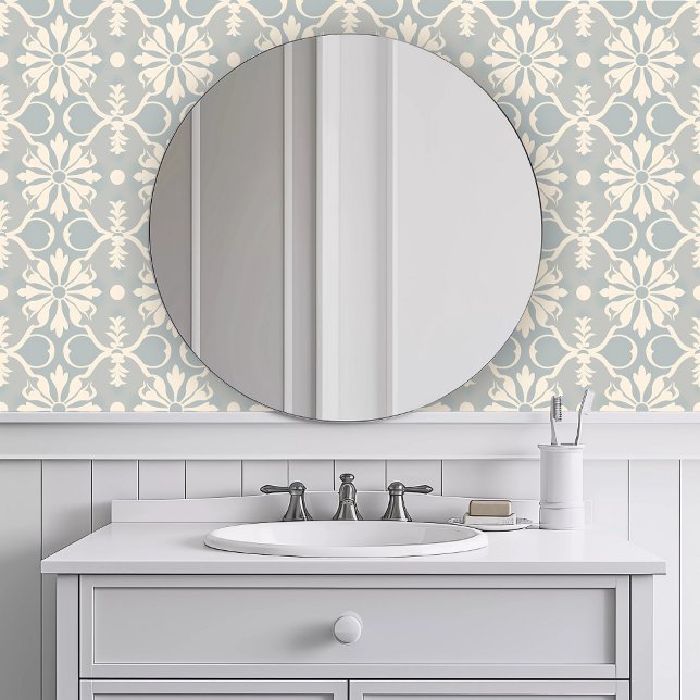 Papier Peint Floral bleu monochromatique (Monochromatic Blue Floral Wallpaper in a white bathroom.)