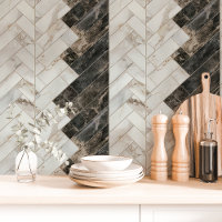 Marbre noir et blanc en chevron