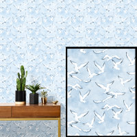 Oiseaux de mouettes blanches sur le ciel bleu