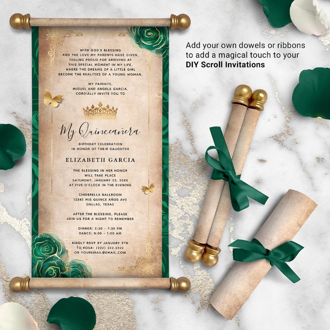 Papier Quinceanera dorée et verte do-it-yourself les invi (DIY scrolls do not come with dowels. Add your own or roll up with a ribbon for a personalized touch!)