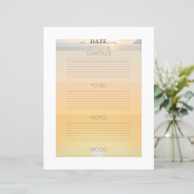Papier Sunrise Daily Planner – Warm Peach & Orange Beach  (Debout devant)