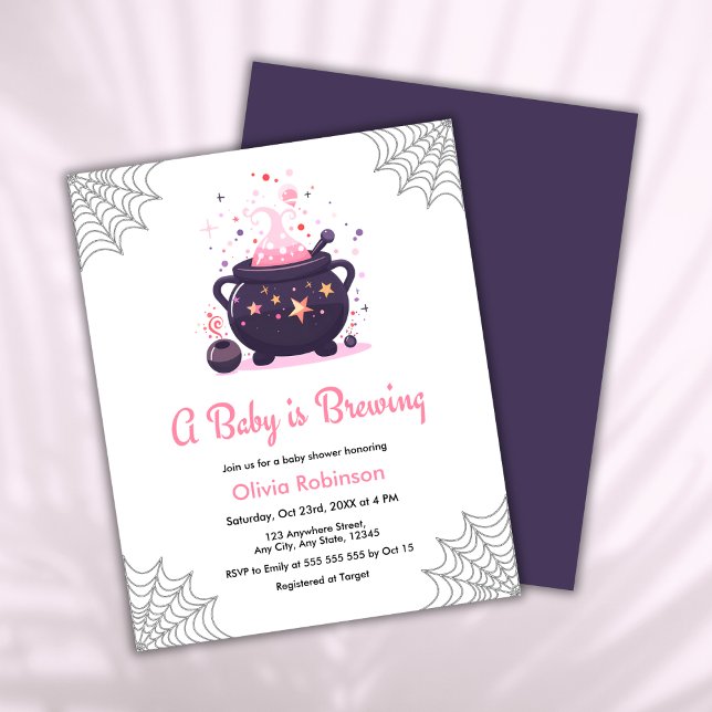 Papier Un bébé brasse un Baby shower d'Halloween Invitati (Budget Pink A Baby is Brewing Cauldron Halloween Girl Baby Shower Invitation )
