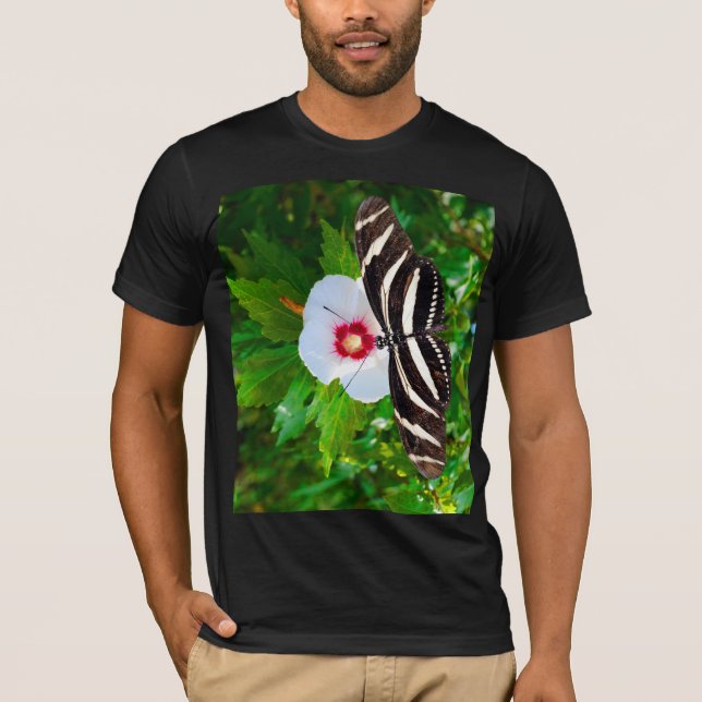 Papillon zébrée sur un T-shirt rouge Hibiscus (Devant)