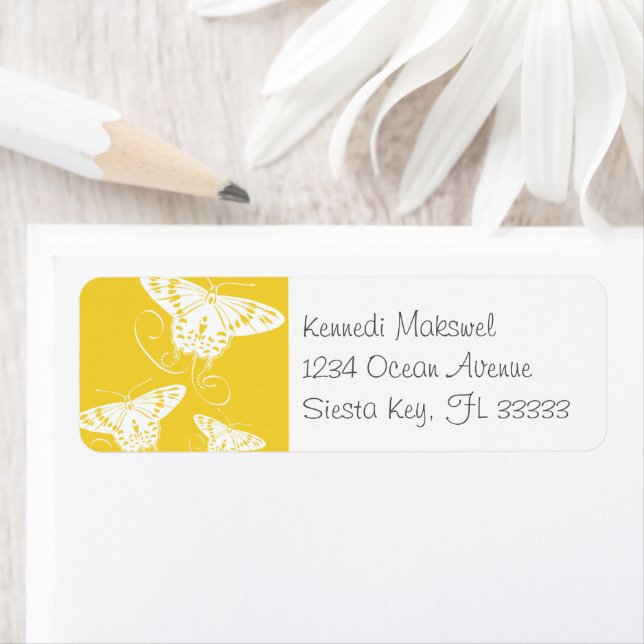 Papillons blancs sur Motif jaune clair (En situation)