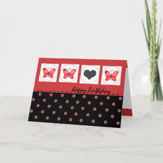 Papillons de joyeux anniversaire et carte rouge de